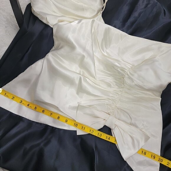 Black/Ivory Evening Gown (See Pix For Size) - Picture 9 of 12